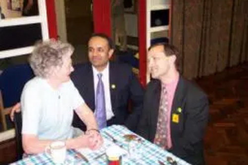 Pramjit Gill and Steve Webb MP visit the Eyres Monsell Community Centre