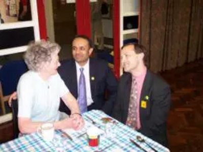 Pramjit Gill and Steve Webb MP visit the Eyres Monsell Community Centre