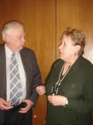 Councillor Phyllis Green talking to Council Leader Roger Blackmore